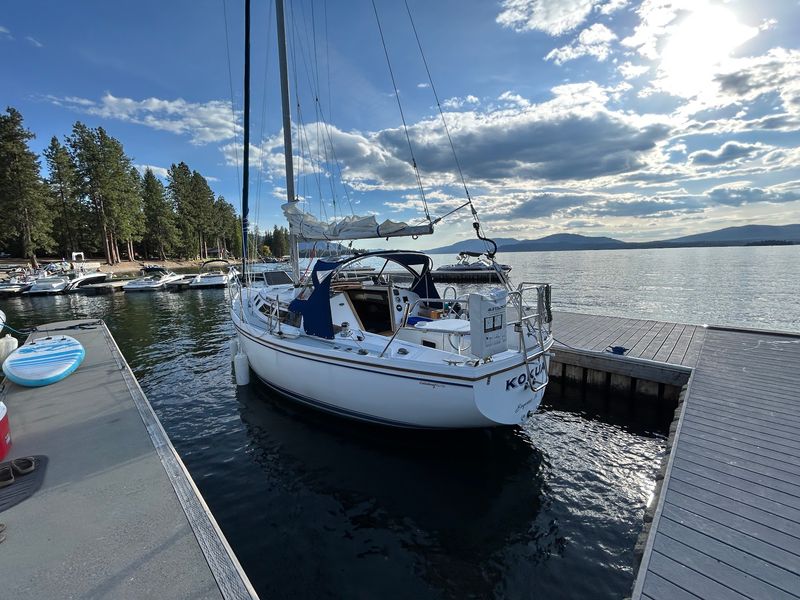 Boat Docks Let You Arrive For Dinner Straight From The Lake