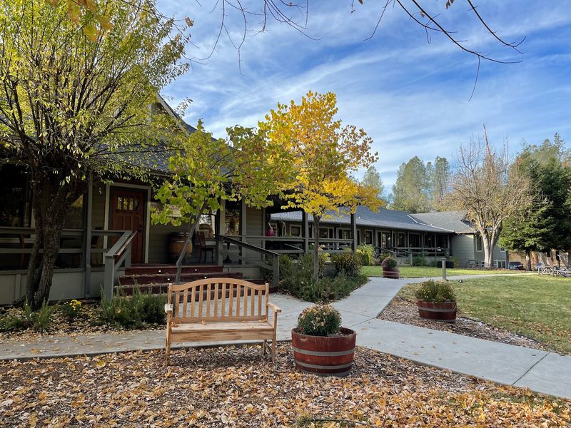 These 12 Central California Mountain Towns Feel Like A Secret Worth Finding - Decor Hint Oakhurst, California