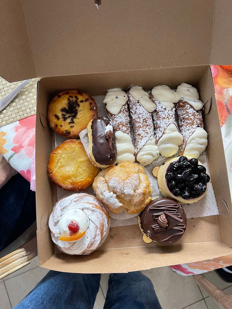Cannoli Worth The Queue