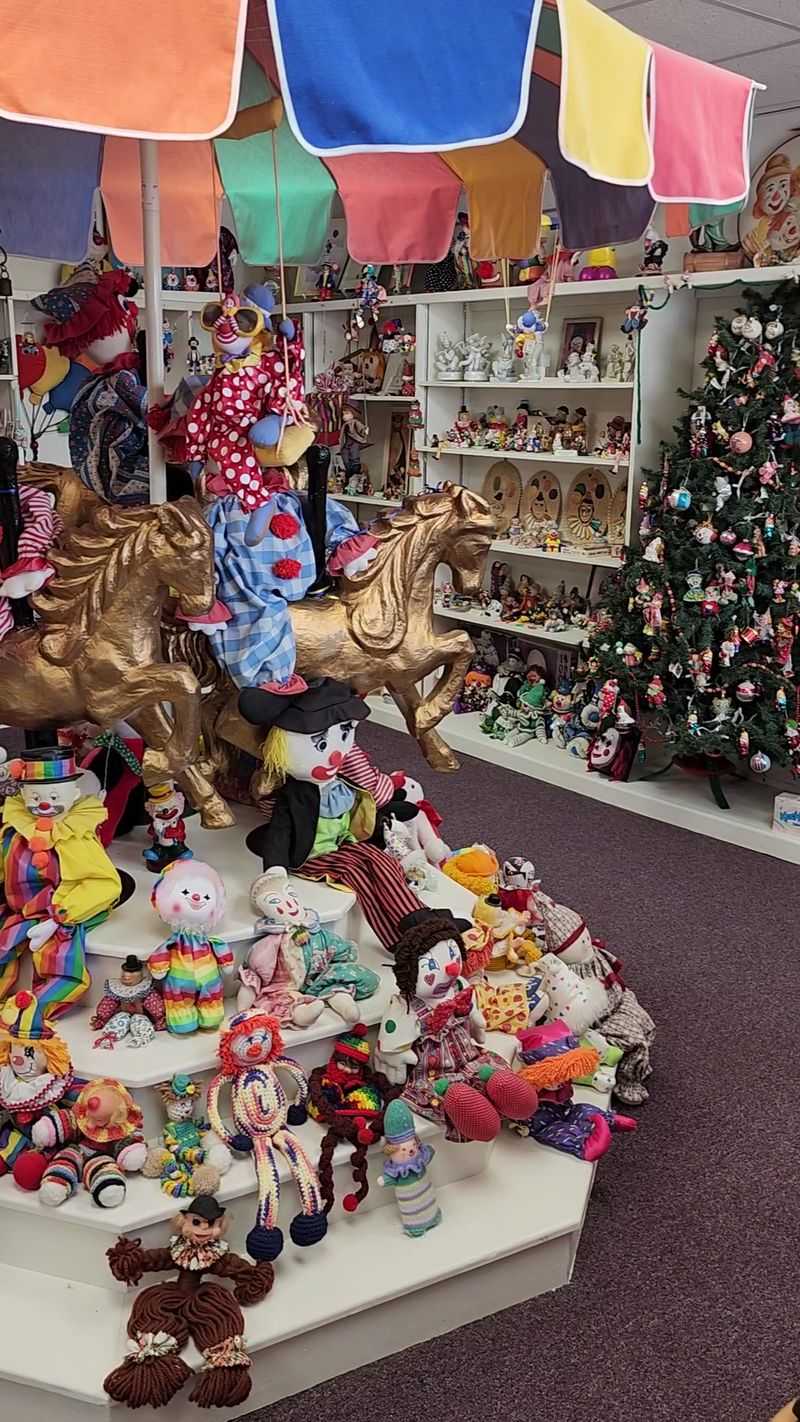 11 Nebraska Day Trips That Feel Wonderfully Weird In The Best Way - Decor Hint Klown Doll Museum, Plainview