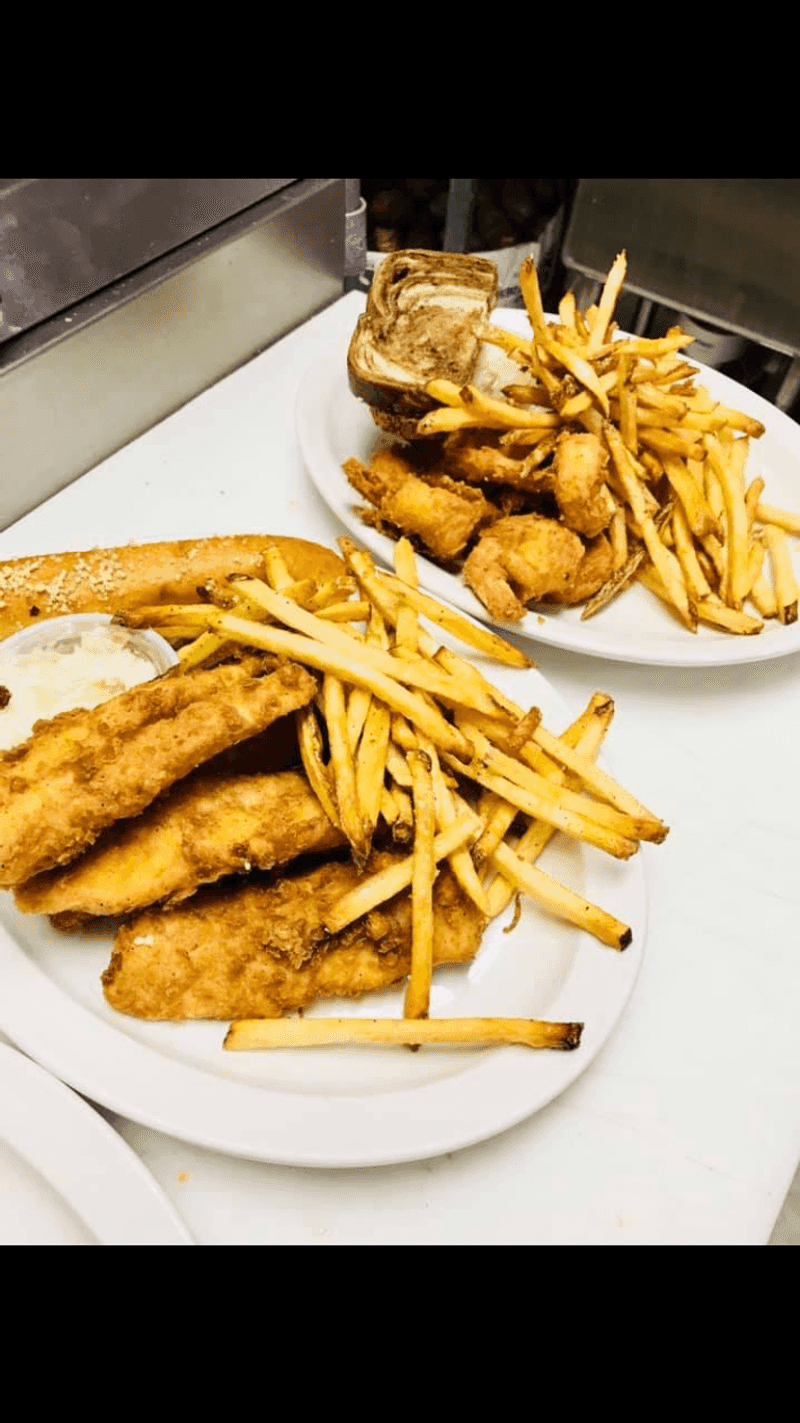 This Hidden Northern Wisconsin Pizzeria Is So Good Folks Drive Three Hours Just For A Slice - Decor Hint Friday Fish Fry With Serious Local Loyalty