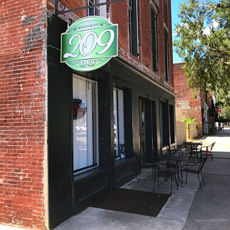 10 Georgia Hole-In-The-Wall Restaurants Locals Say Are Better Than Upscale Places - Decor Hint Cafe 209, Augusta