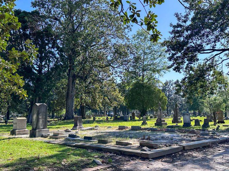 9 Eerie Cemeteries In Georgia That Locals Swear Are Too Spooky To Visit Alone - Decor Hint Magnolia Cemetery, Augusta