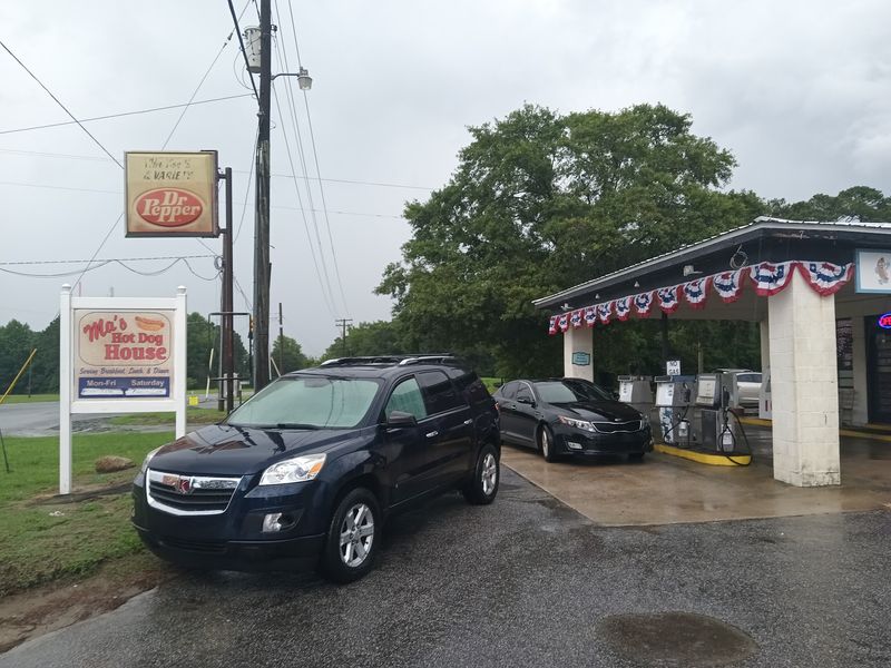 This North Carolina Restaurant Looks Almost Abandoned From The Outside But Is Always Busy Inside - Decor Hint The Parking Lot Can Tell You Plenty About How Popular This Place Still Is