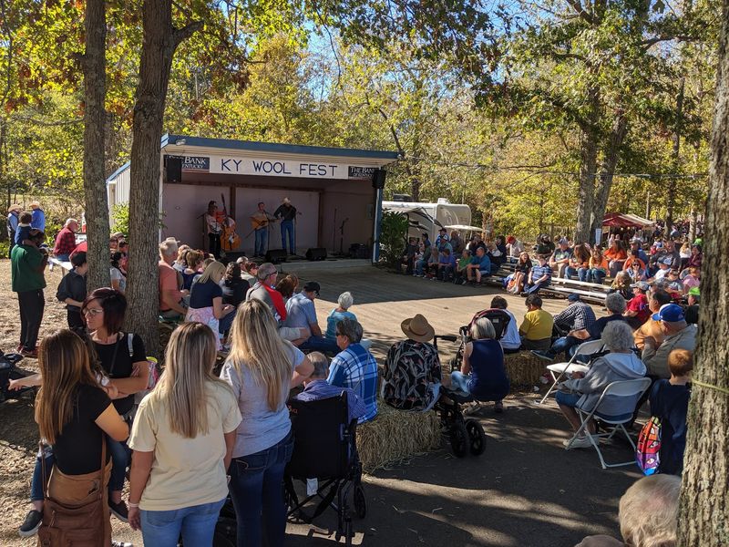 Live Music And A Crowd That Sticks Around