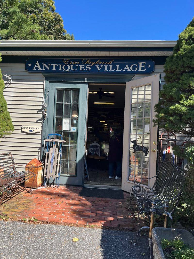 Essex Saybrook Antiques Village, Old Saybrook