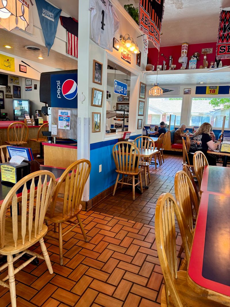 10 Secret Diners In Idaho With The Best Burgers You’ve Ever Tasted - Decor Hint Rupe’s Burgers, Blackfoot