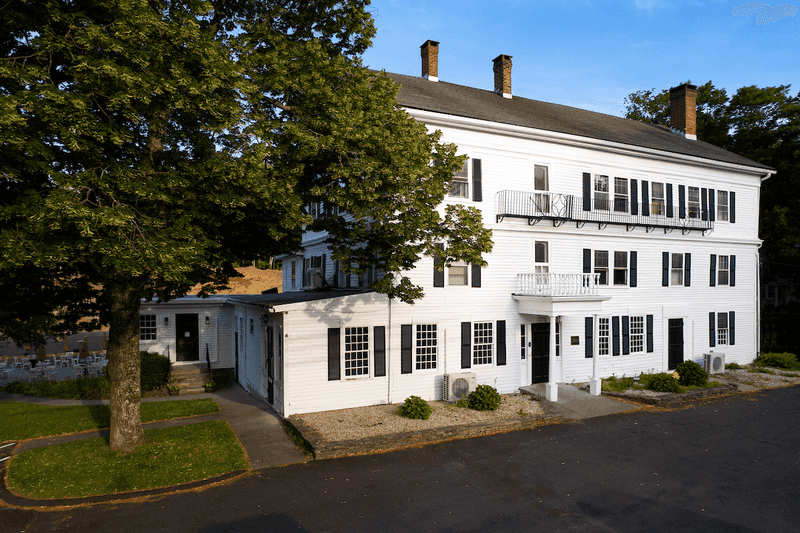 This Historic Inn Has Welcomed Guests For Centuries