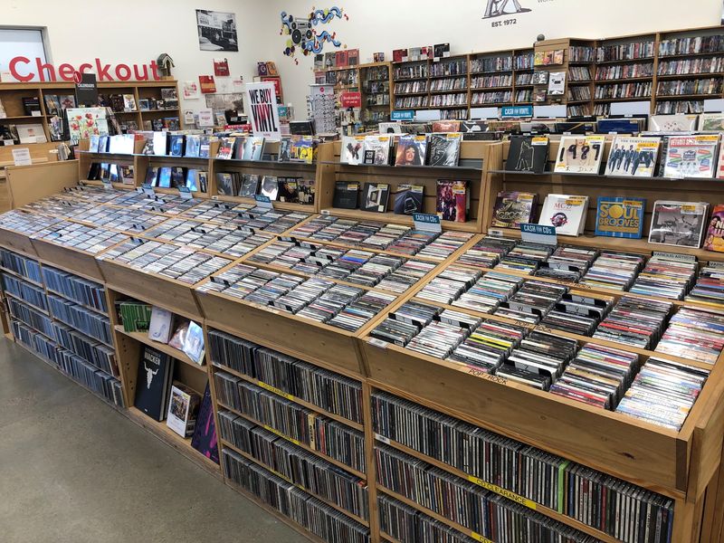 This Massive Idaho Used-Book Paradise Is The Only One Of Its Kind In The State - Decor Hint Records, Tapes And Movie Nights