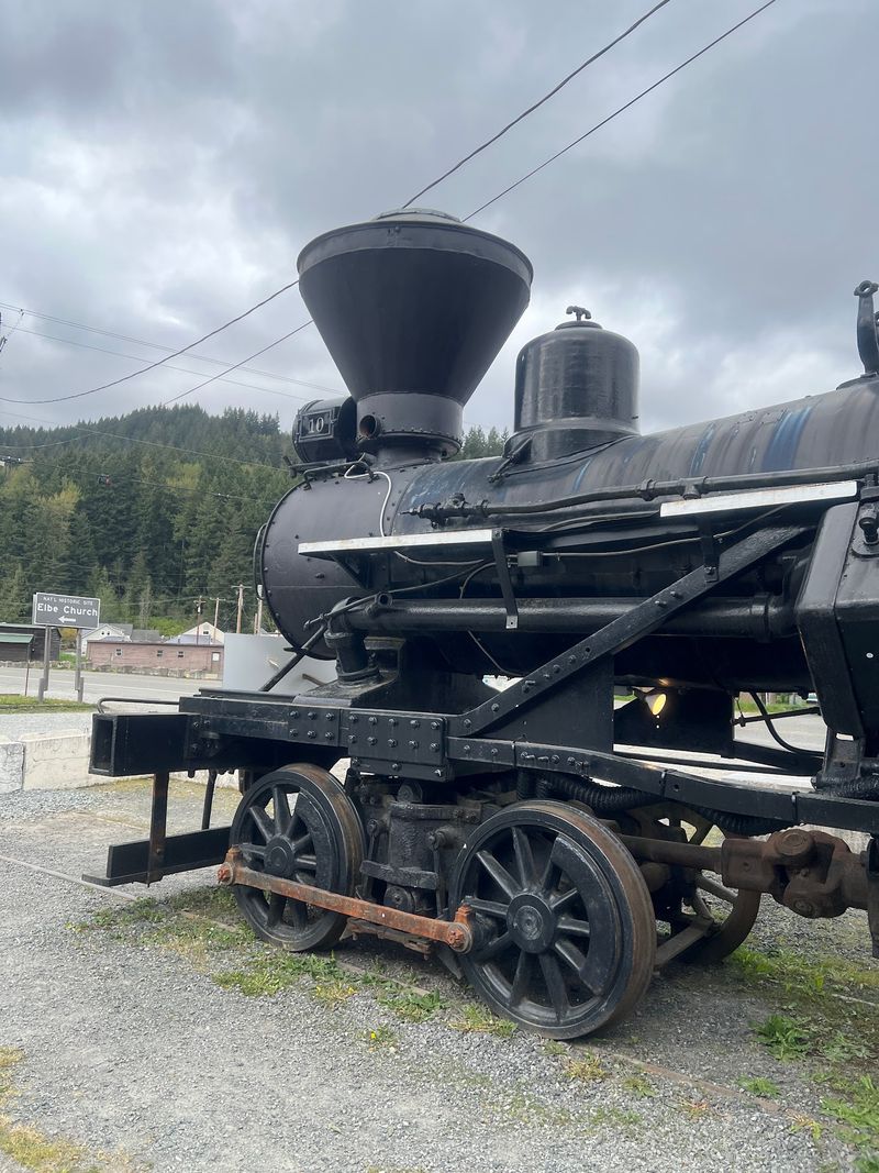 Take An Unforgettable Open-Air Train Ride Through Washington - Decor Hint River Bends And Mountain Peeks