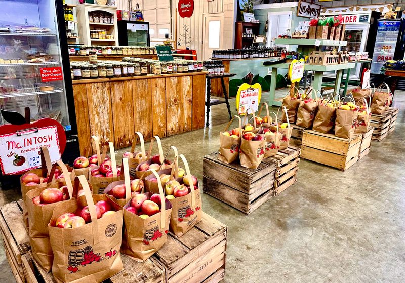 This Beautiful Kentucky Farm Is Quietly Opening Its Apple Orchards Before The Fall Crowds Arrive - Decor Hint Peaches, Produce, And Other Seasonal Surprises