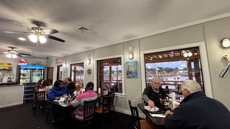 You Haven't Lived Until You've Tried The Seafood In This Charming North Carolina Town - Decor Hint Eat Beside The Water At Captain Nance's