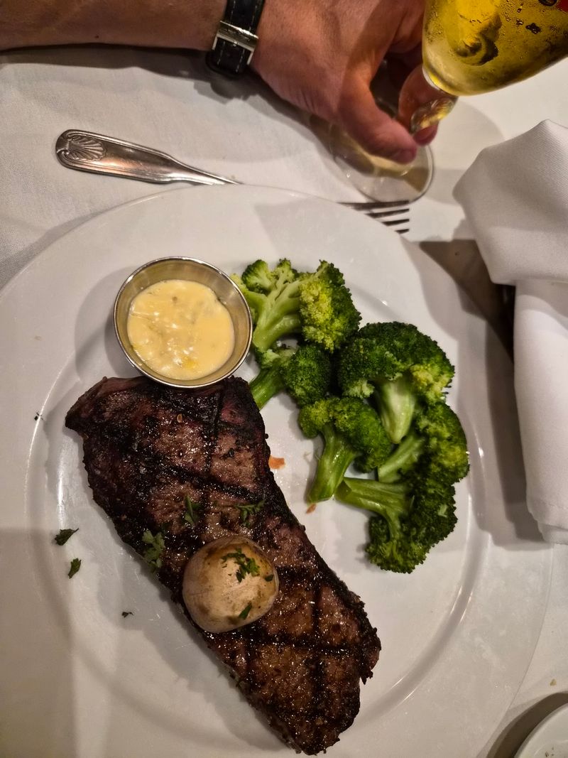 This Classic California Restaurant Has Been Serving Incredible Prime Rib For Generations - Decor Hint Choose Your Cut From 10, 16, Or A Massive 22 Ounces