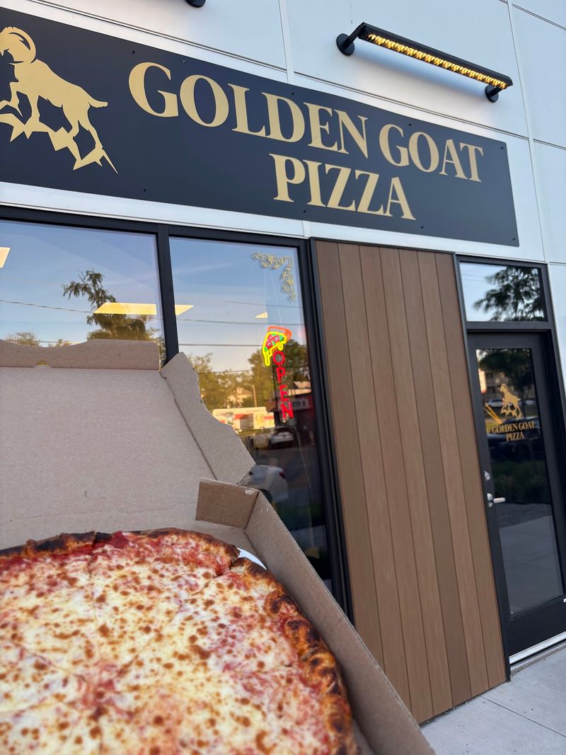Golden Goat Pizza, Lincoln