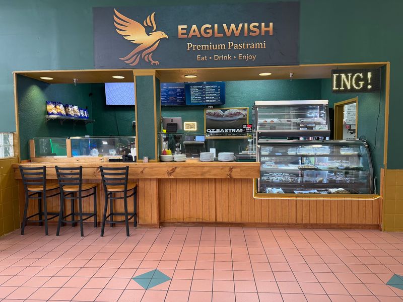 10 Off-The-Grid Florida Restaurants Locals Keep Recommending To Everyone Who Will Listen - Decor Hint Eaglwish Delicatessen, Sebring