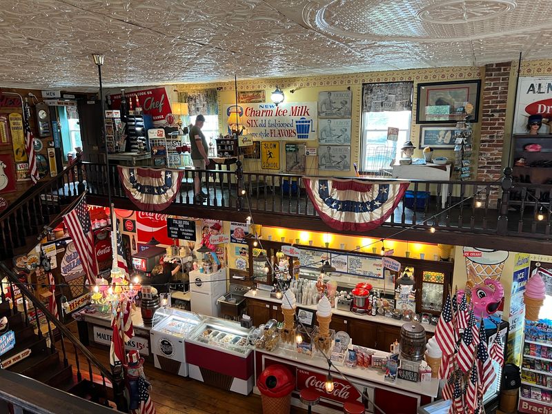 You Might Think You're In Scotland When You Visit This Missouri Town - Decor Hint Old Village Mercantile And Main Street Charm