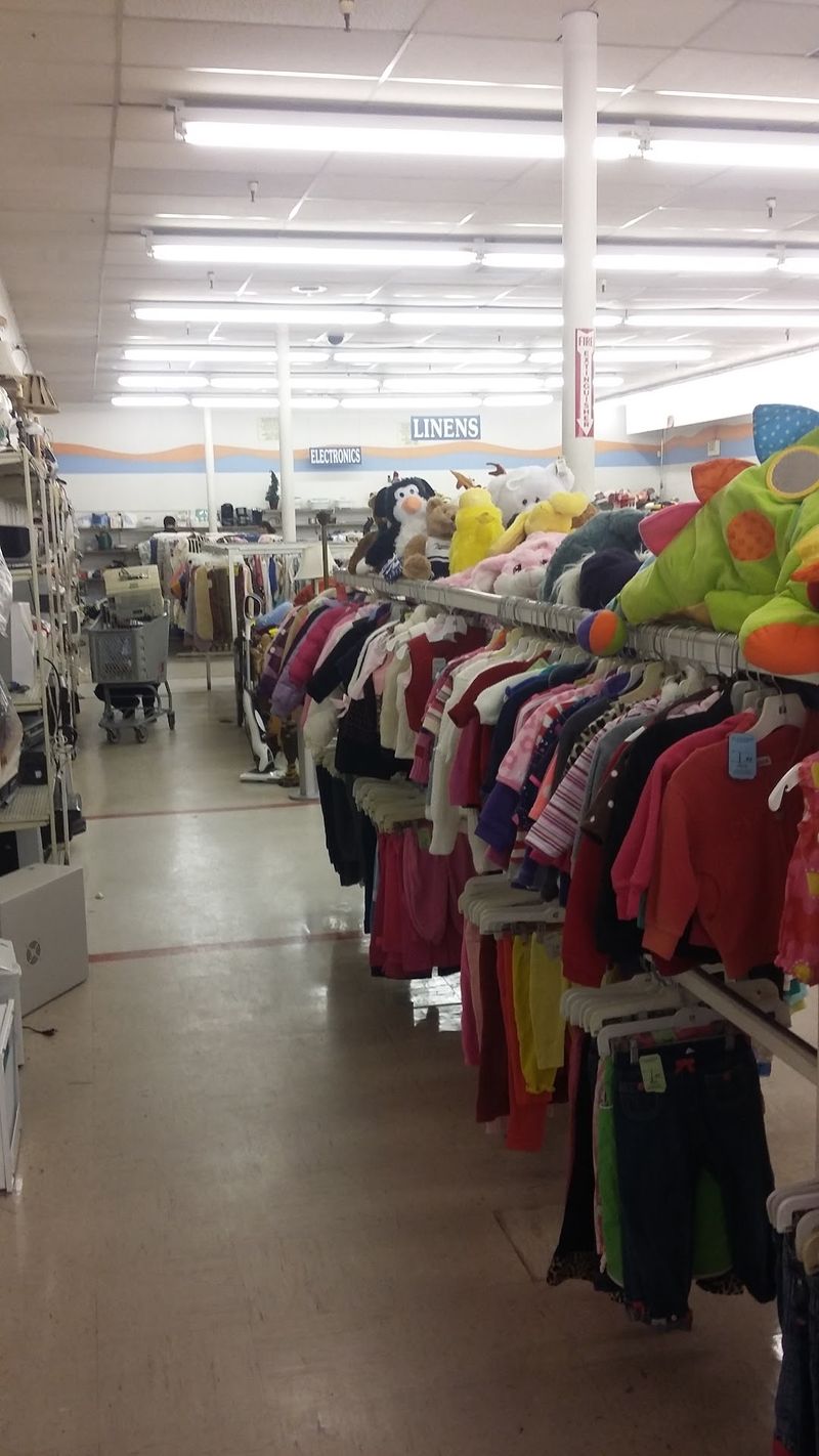 9 Cash-Only Texas Thrift Stores That Belong On Your Weekend Bargain Bucket List - Decor Hint Family Thrift Center