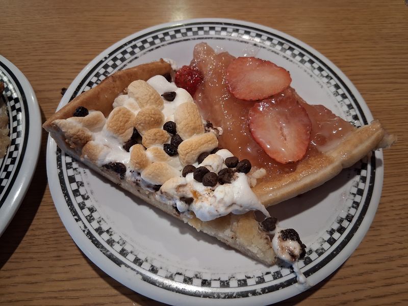 Nebraska's Oldest Buffet Is Still Serving Meals The Same Way It Always Has - Decor Hint Desserts That Seal The Deal