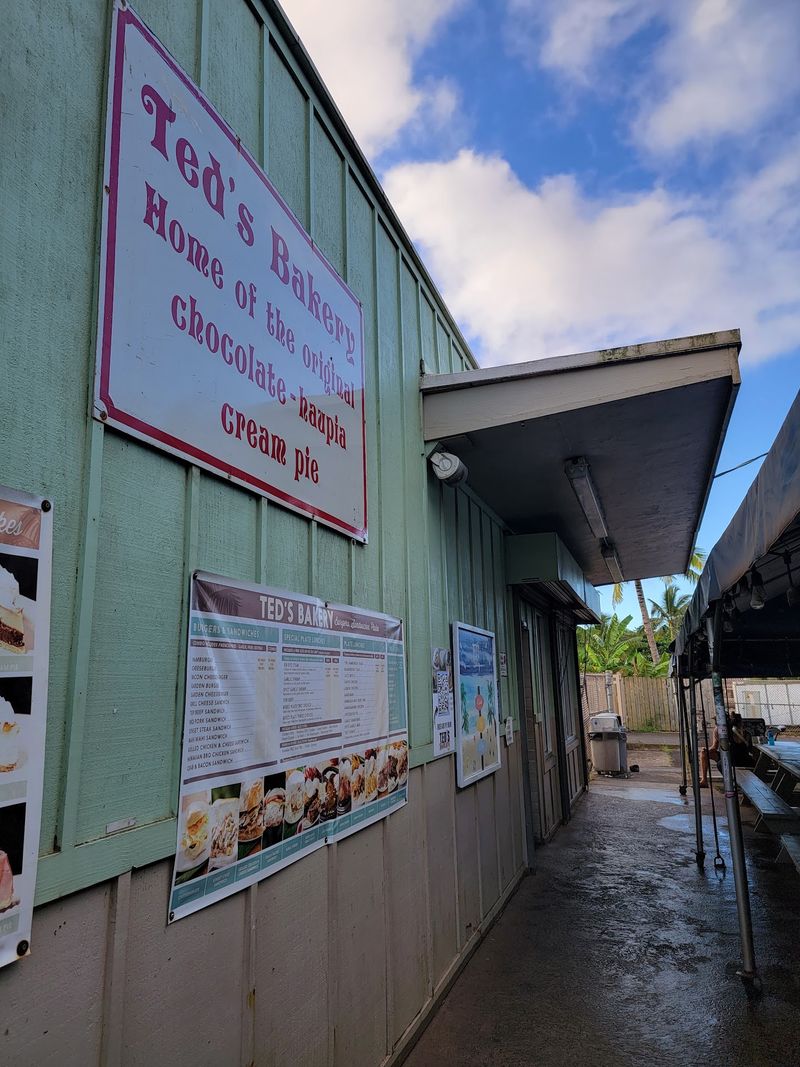 This Tiny Bakery In Hawaii Is Famous For Its World-Known Cream Pies - Decor Hint The Vibe Of The North Shore