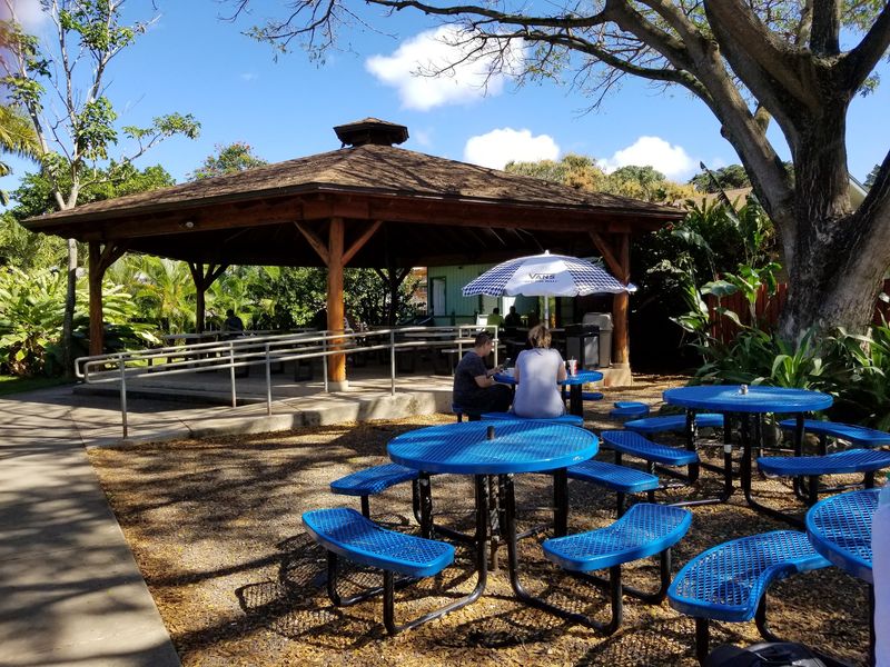 This Tiny Bakery In Hawaii Is Famous For Its World-Known Cream Pies - Decor Hint Hours, Parking, And Practical Tips