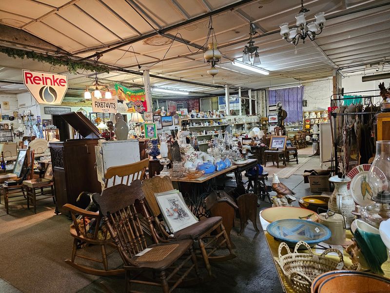 Trailside Antique Mall, Neligh