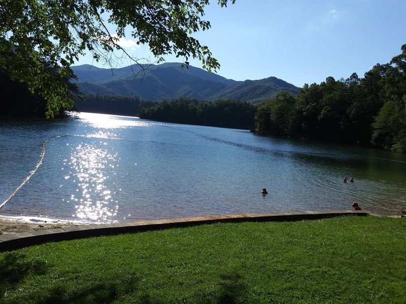 The North Carolina Lake With 76 Miles Of Mostly Undeveloped Shoreline And Barely Any Crowds - Decor Hint Swim From A Sandy Beach Surrounded By Mountain Forest