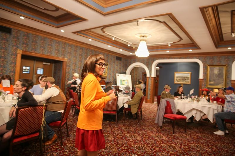 This North Carolina Dinner Show Turns Dinner Into A 2.5-Hour Investigation Mystery - Decor Hint Leave With Two And A Half Hours Of Dinner And Detective Work Behind You