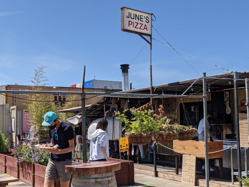 June's Pizza, Oakland