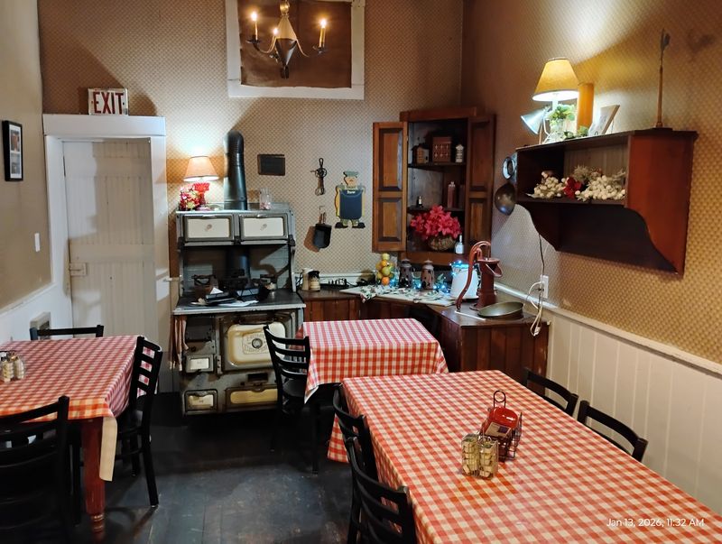 Almost Nobody Outside Kentucky Knows About This Secret Antique Village - Decor Hint The Restaurants That Reward The Drive