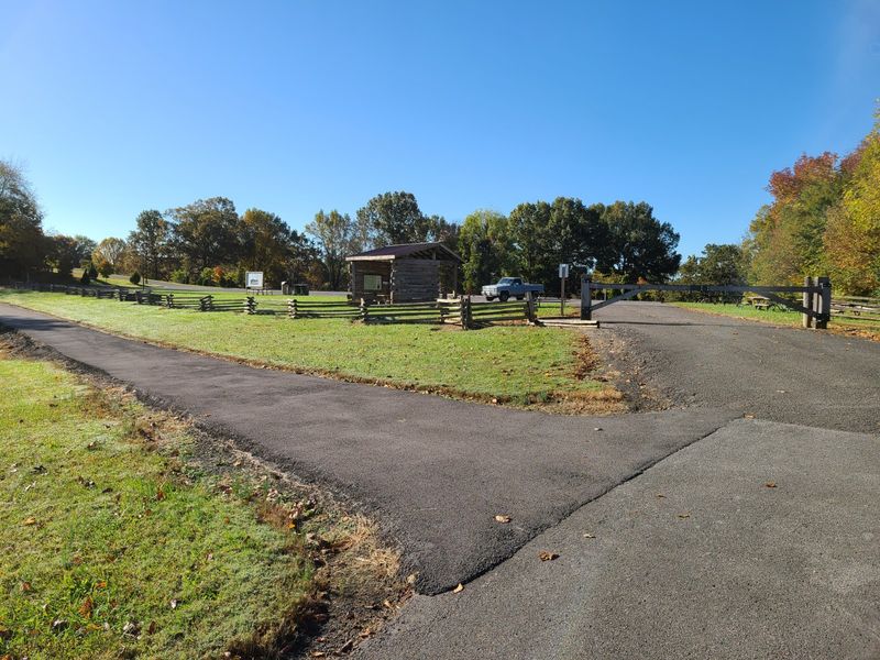 Spend A Slow, Simple Weekend In This Kentucky Amish Community - Decor Hint Quiet Country Roads Perfect For A Long Drive