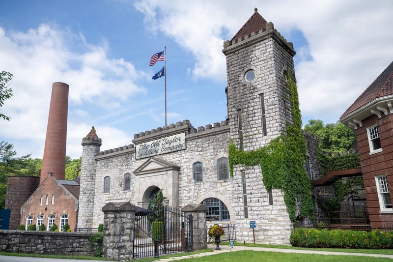 Kentucky Has Distilleries That Look Like Something Out Of A Postcard - Decor Hint Castle & Key Distillery