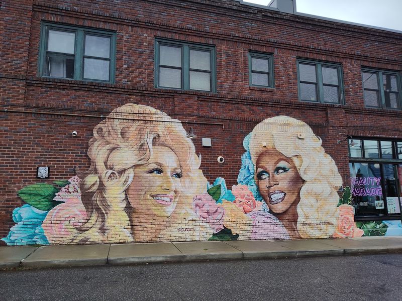 Say Goodbye To Beloved Music Legend Dolly Parton At This Colorful North Carolina Mural - Decor Hint Spend A Quiet Moment At One Of Asheville’s Most Recognizable Murals