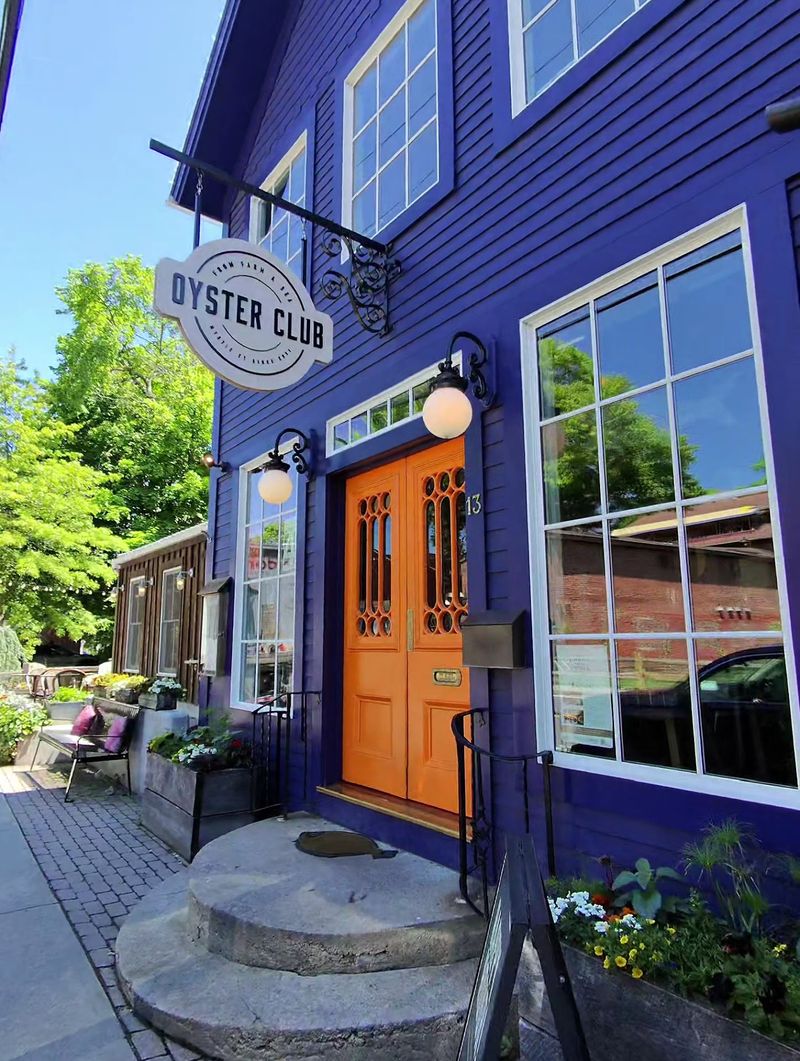 Oyster Club, Mystic