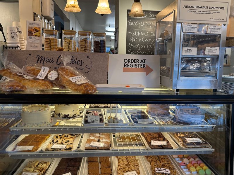 10 Beloved Bakeries Raising The Bar Across Vermont - Decor Hint Stowe Bee Bakery & Cafe