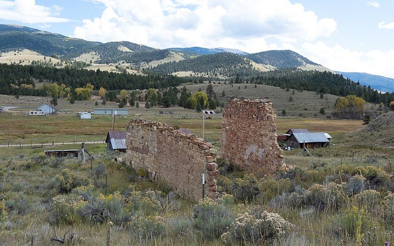 10 Scenic Small Towns Along New Mexico's Famous Enchanted Circle - Decor Hint Elizabethtown