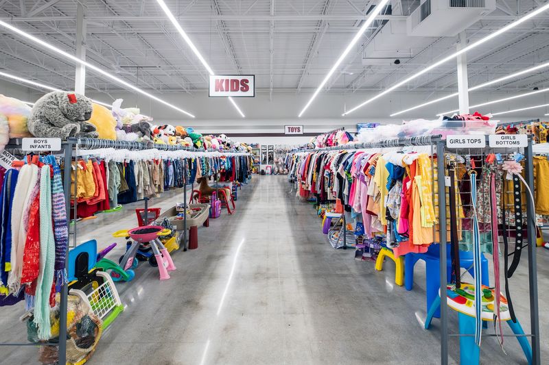 9 Cash-Only Texas Thrift Stores That Belong On Your Weekend Bargain Bucket List - Decor Hint Red White & Blue Thrift Store Westheimer Road