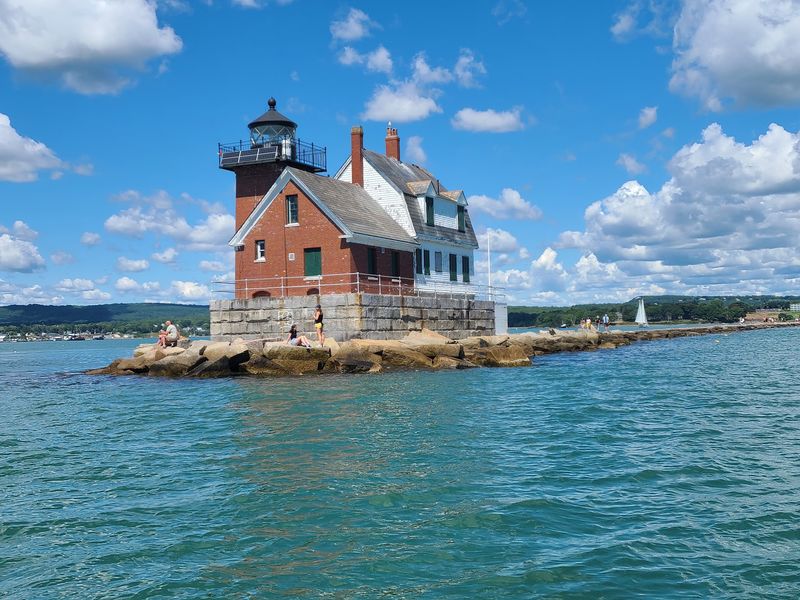 9 Budget-Friendly Road Trip Destinations In Maine That Will Surprise Your Wallet - Decor Hint Rockland Breakwater Lighthouse