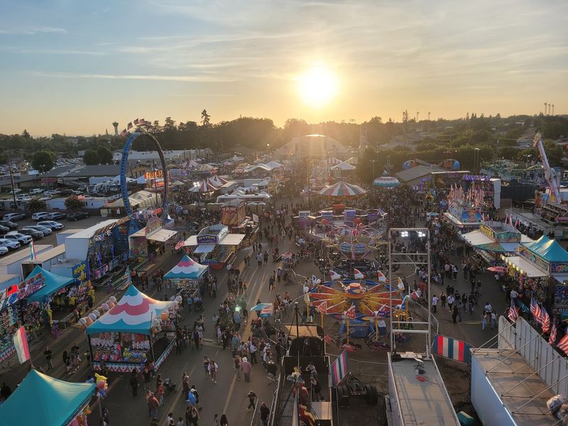 This Nearly 90-Year-Old California Grape Festival Returns With Carnival Rides And Four Days Of Fun - Decor Hint Watch The Paul Bunyan Lumberjack Show