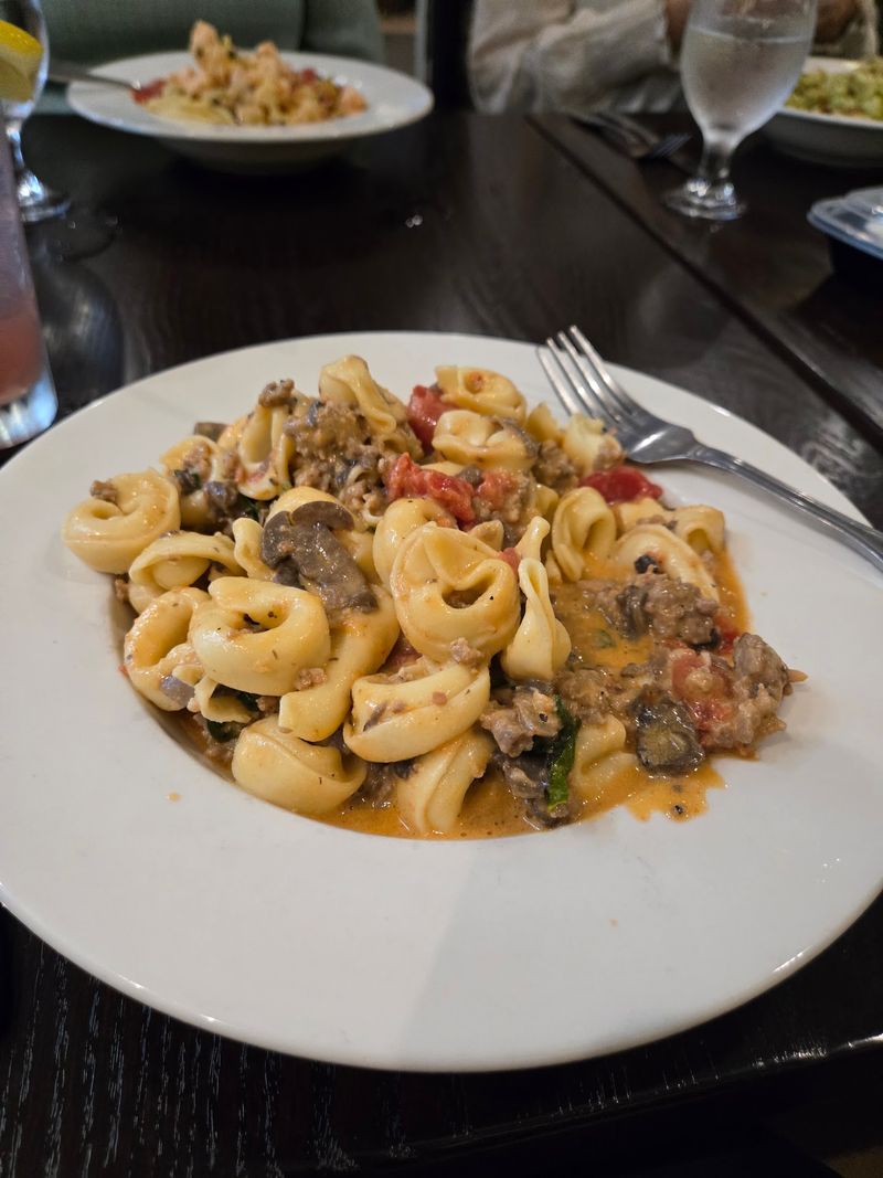 One Of The Best Italian Restaurants In Connecticut Deserves A Spot On Your List - Decor Hint Sweet Sausage And Mushrooms Bring The Flavor