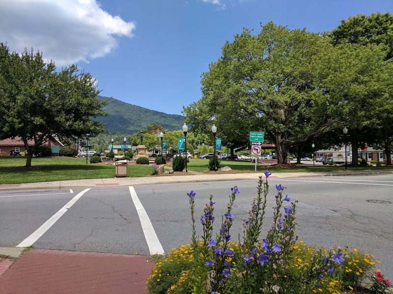 These Tiny North Carolina Mountain Towns Are Made For An August Weekend - Decor Hint Burnsville, Yancey County
