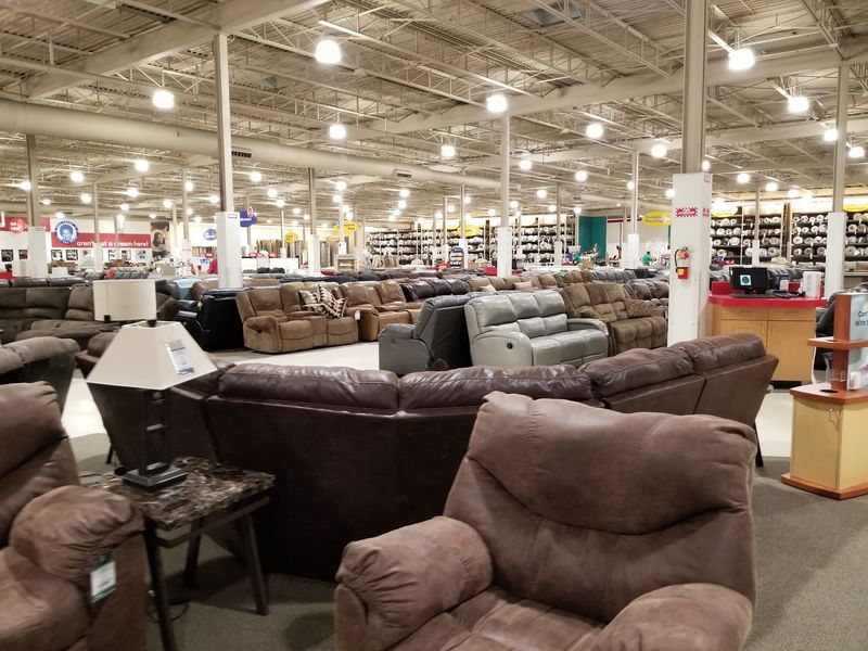 Mrs B's Clearance and Factory Outlet Center, Omaha