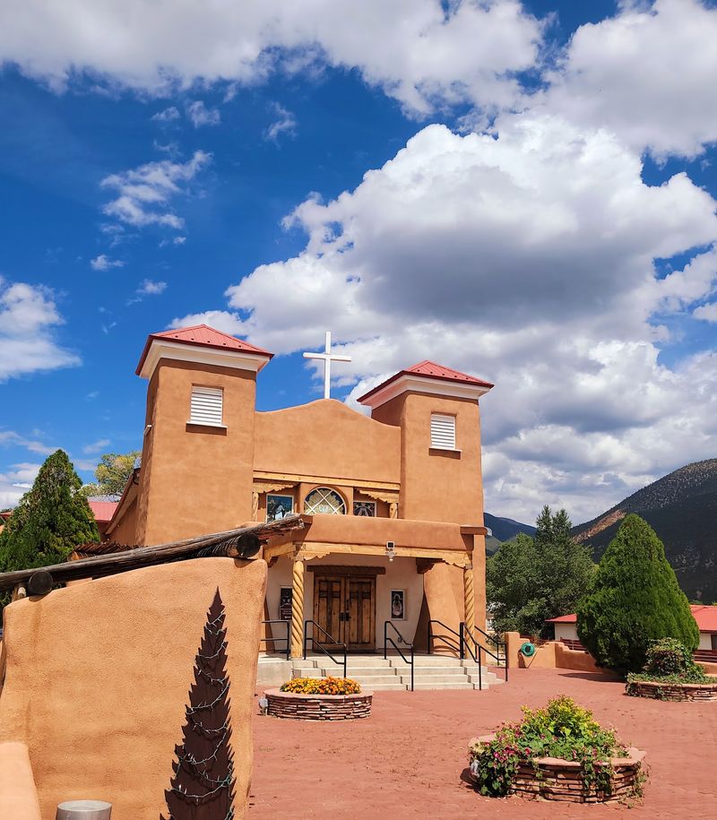 10 Scenic Small Towns Along New Mexico's Famous Enchanted Circle - Decor Hint Questa