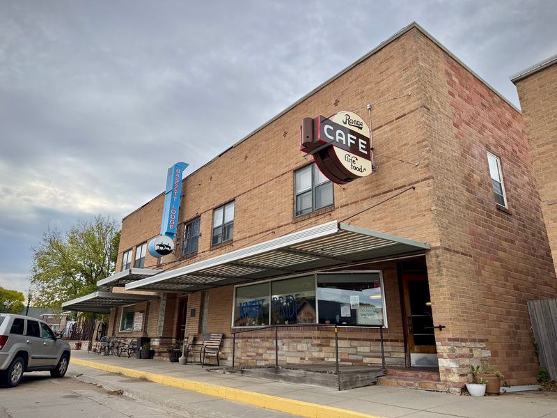 Bassett Lodge & Range Café