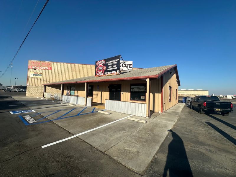 Don't Bite the Bone BBQ, Traver, California