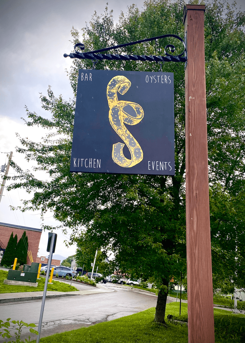 This Vermont Restaurant Serves Oysters So Good You’ll Want To Come Back - Decor Hint Coastal Roots Meet Green Mountains