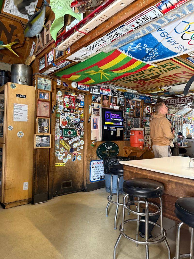 10 Secret Diners In Idaho With The Best Burgers You’ve Ever Tasted - Decor Hint Grumpy’s, Ketchum