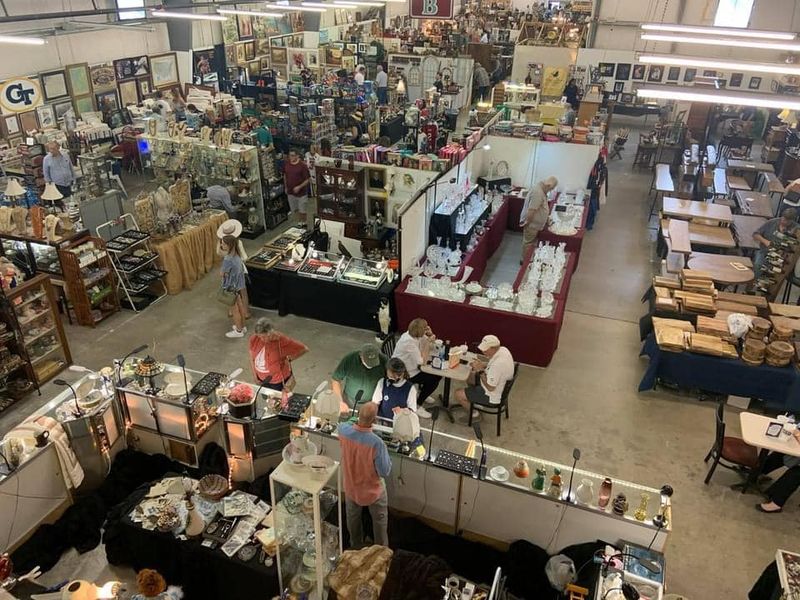 Lakewood 400 Antiques Market, Cumming