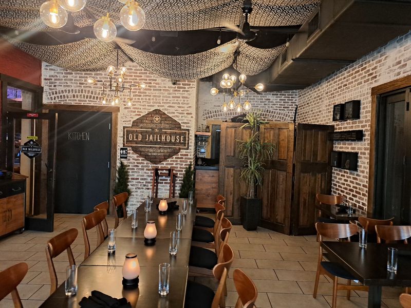 This Florida Restaurant Operates Inside An Old Jailhouse With Its Original Bars - Decor Hint Watch The Chefs Work