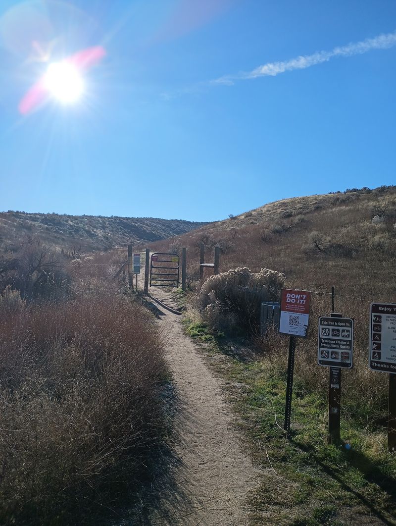 Trail Etiquette That Actually Matters