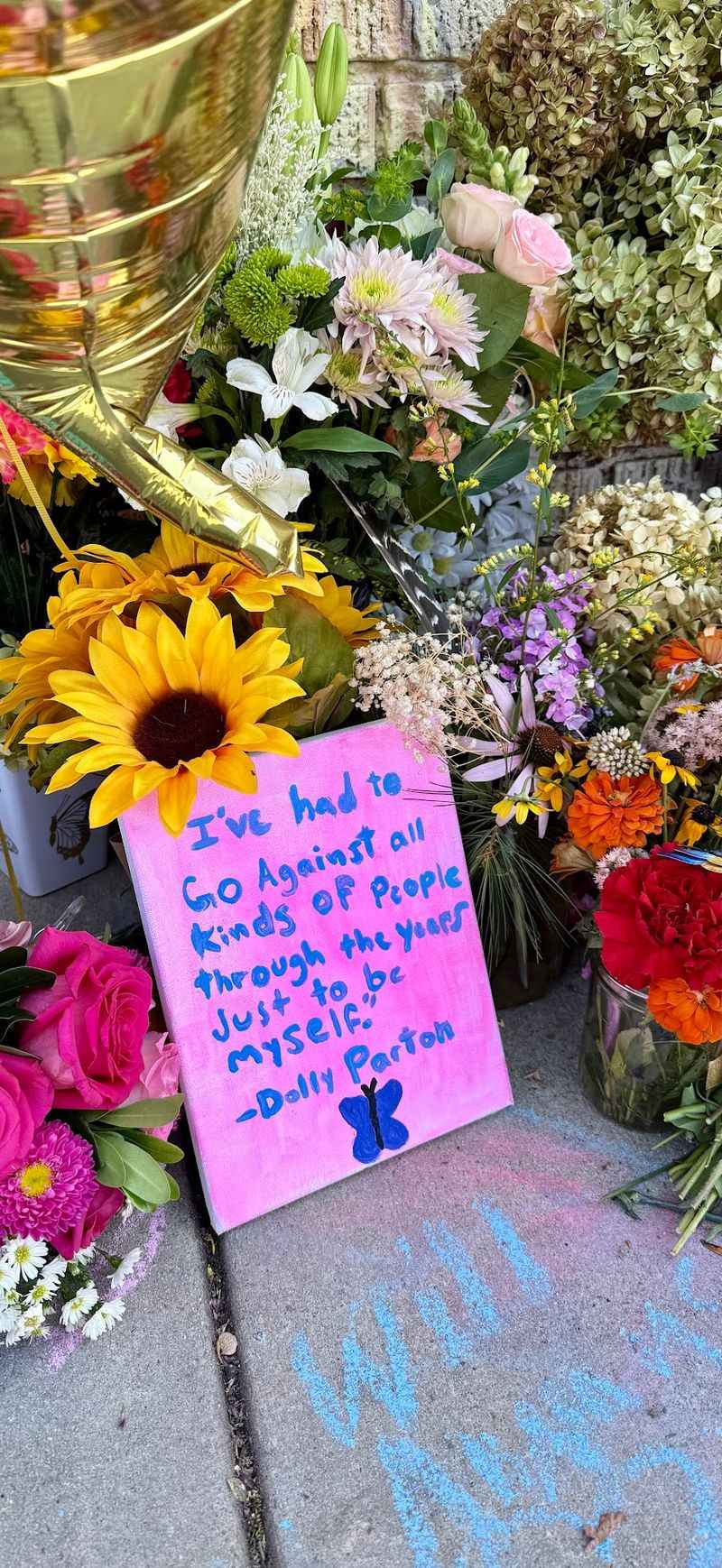 Say Goodbye To Beloved Music Legend Dolly Parton At This Colorful North Carolina Mural - Decor Hint Read The Messages Fans Have Added Since Her Passing